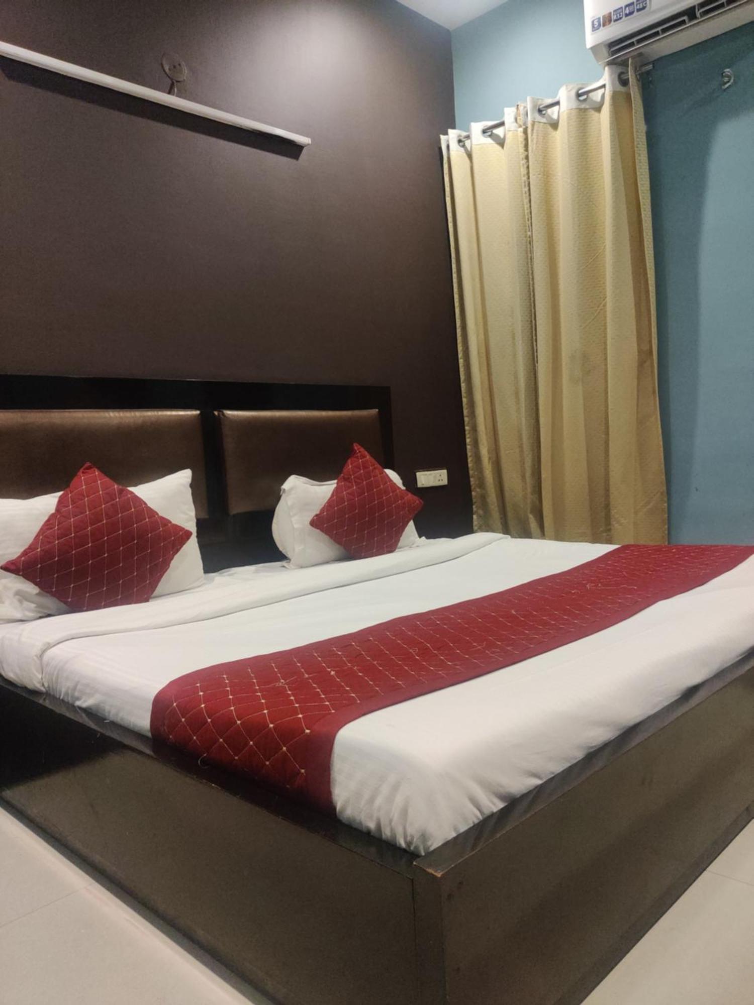 Hotel Delhi Airport Plaza Igi Airport New Delhi Exterior photo
